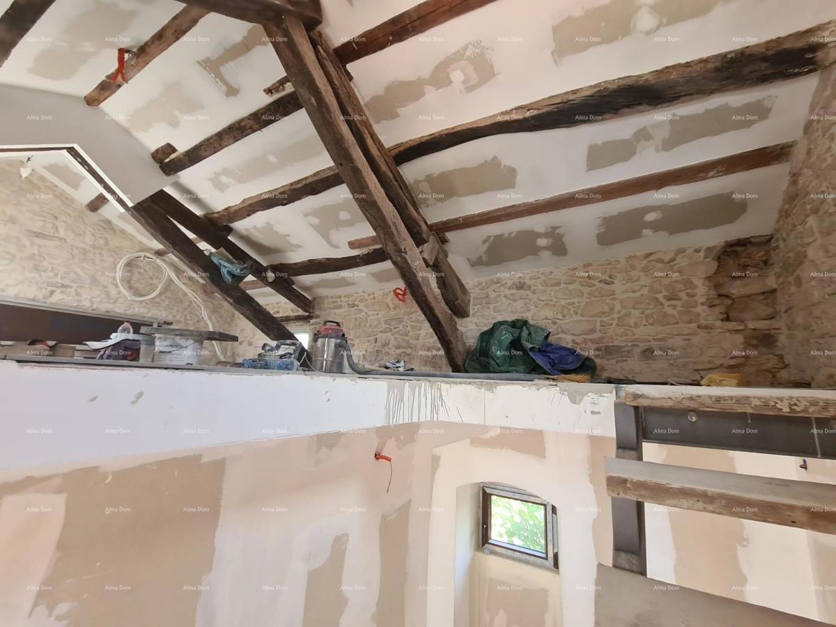 Na prodaju kuća s konobom u fazi renovacije, Krnica!