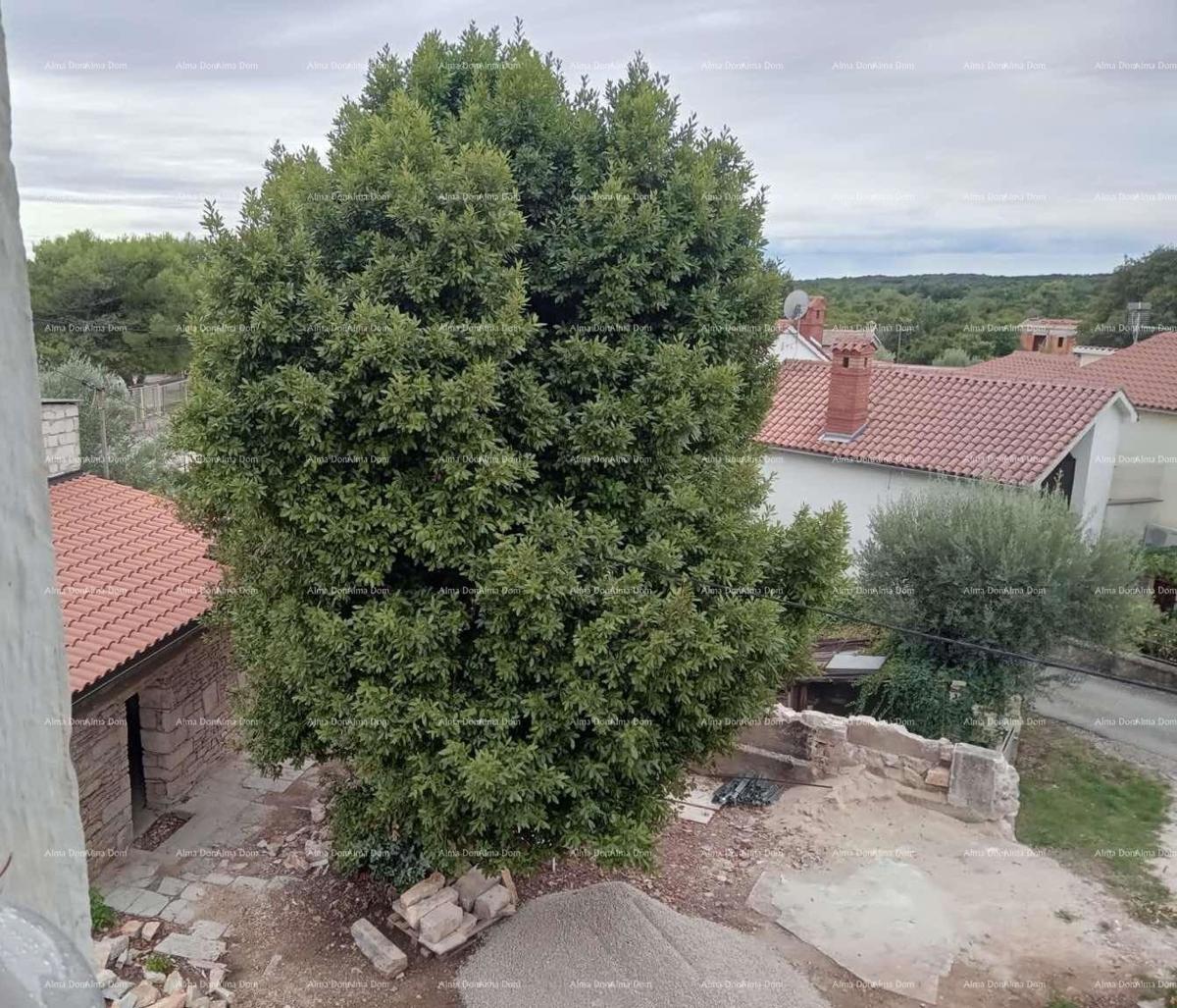 Na prodaju kuća s konobom u fazi renovacije, Krnica!