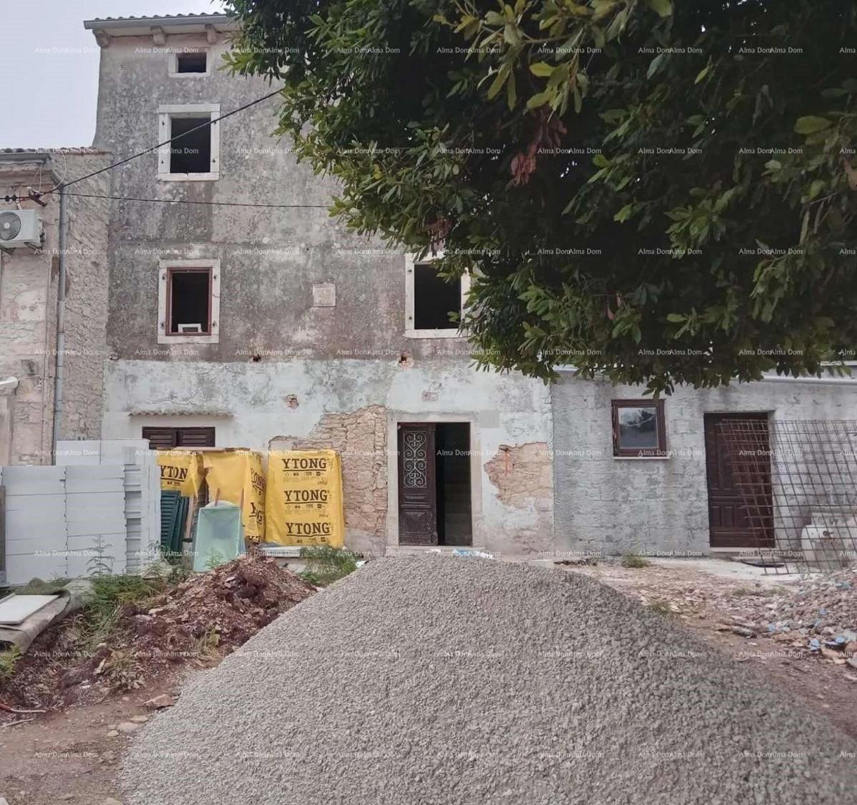 Na prodaju kuća s konobom u fazi renovacije, Krnica!