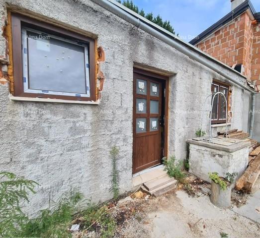 Na prodaju kuća s konobom u fazi renovacije, Krnica!
