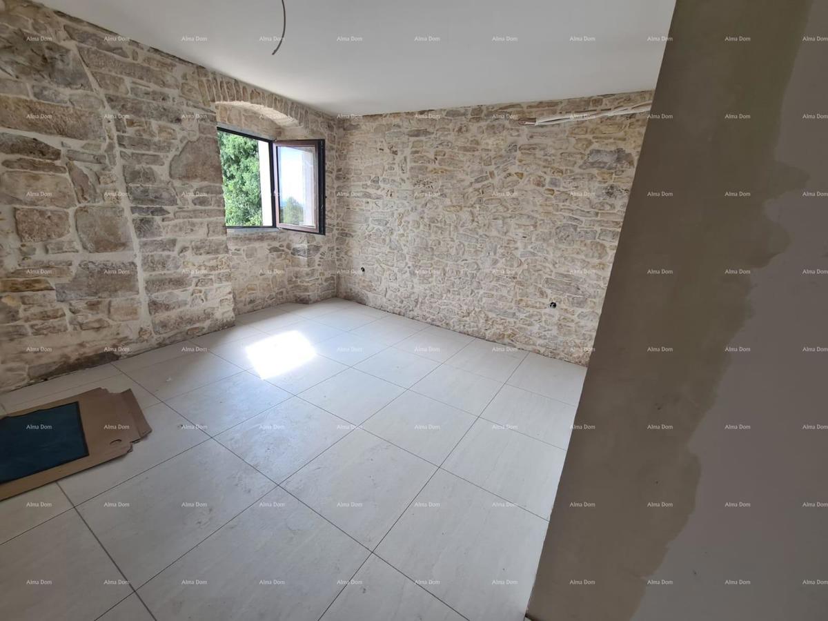 Na prodaju kuća s konobom u fazi renovacije, Krnica!