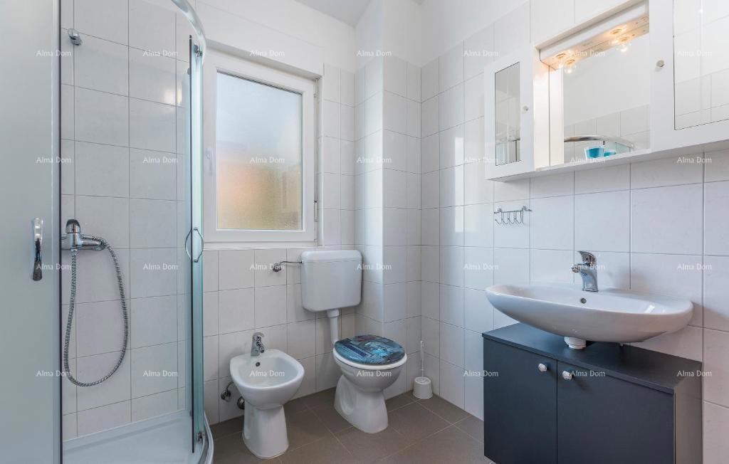 Počitniška hiša z bazenom in velikim vrtom