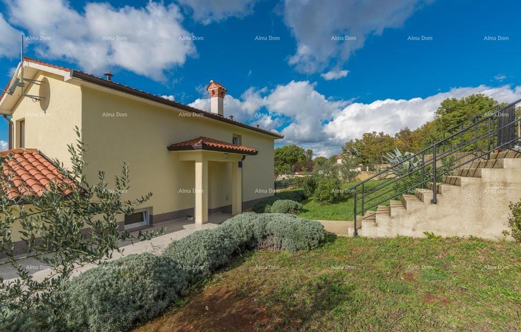 Počitniška hiša z bazenom in velikim vrtom