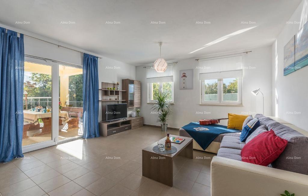 Počitniška hiša z bazenom in velikim vrtom