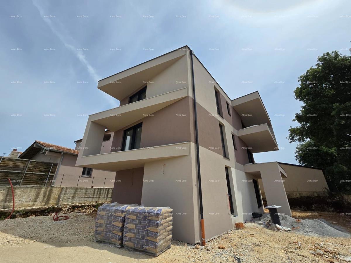 Dvosobno stanovanje z velikim vrtom 100 metrov od obale.