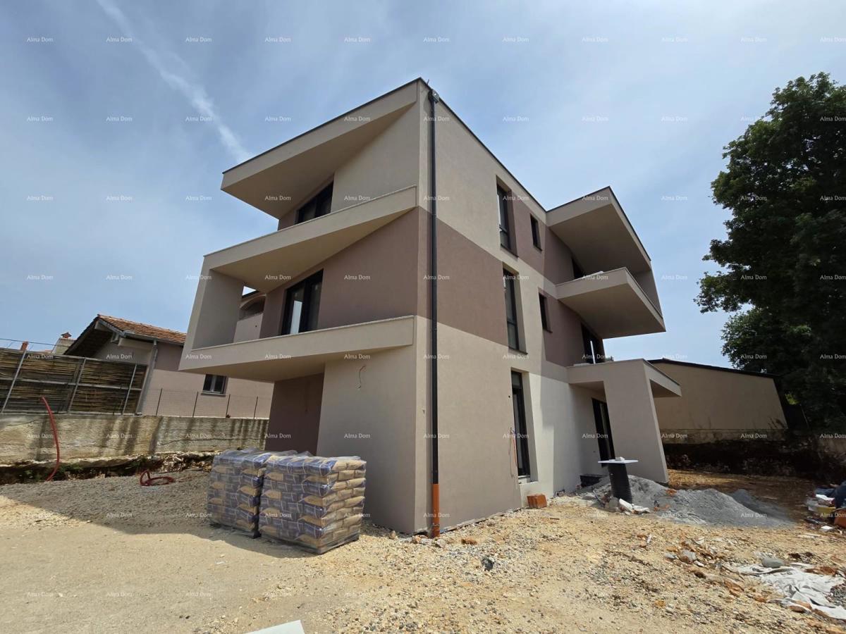 Dvosobno stanovanje z velikim vrtom 100 metrov od obale.