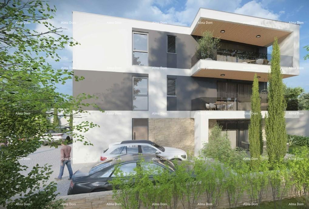 Dvosobno stanovanje z velikim vrtom 100 metrov od obale.