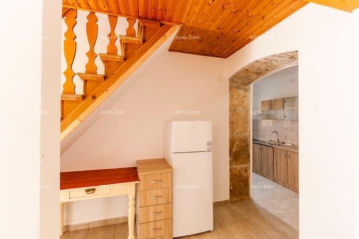 Prodaja lijepo uređenih, renoviranih istarskih kuća s šternom, Marčana!