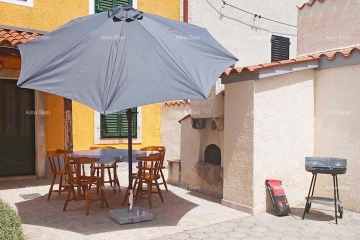 Prodaja lijepo uređenih, renoviranih istarskih kuća s šternom, Marčana!