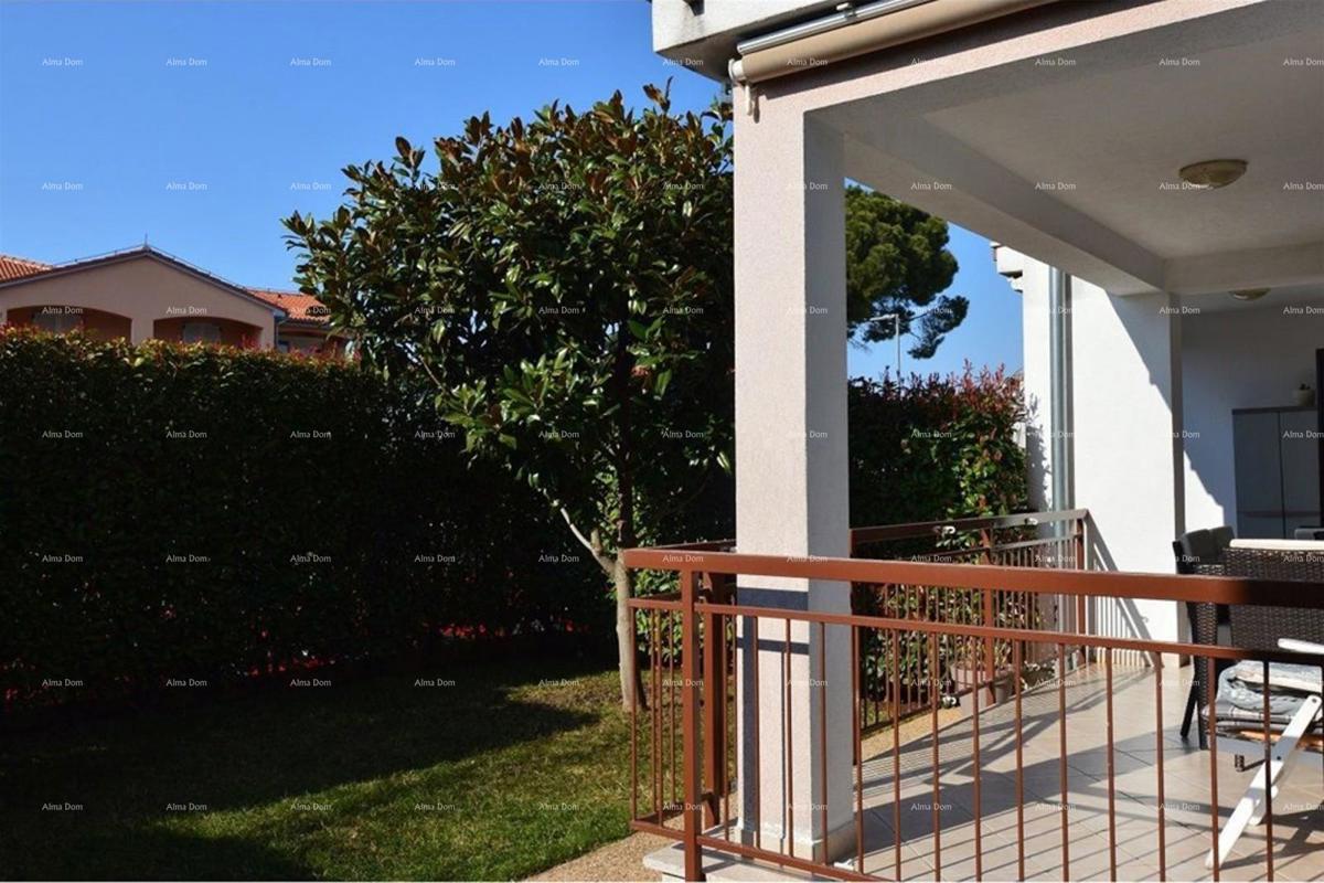 Prostran stan z dvoriščem, Tar