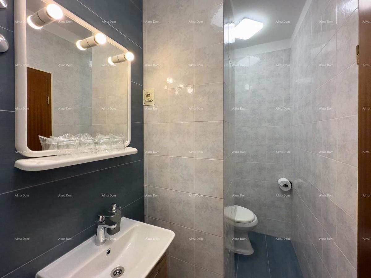 Investicija iz sanj: šarmanten hotel v Krnici, 200 m od morja