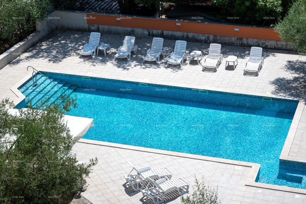 Investicija iz sanj: šarmanten hotel v Krnici, 200 m od morja