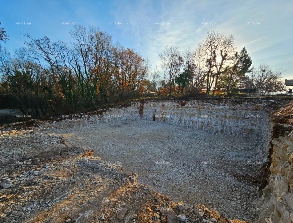 Građevinsko zemljišče s dovoljenjem in začetimi deli v Svetvinčentu, 586 m²