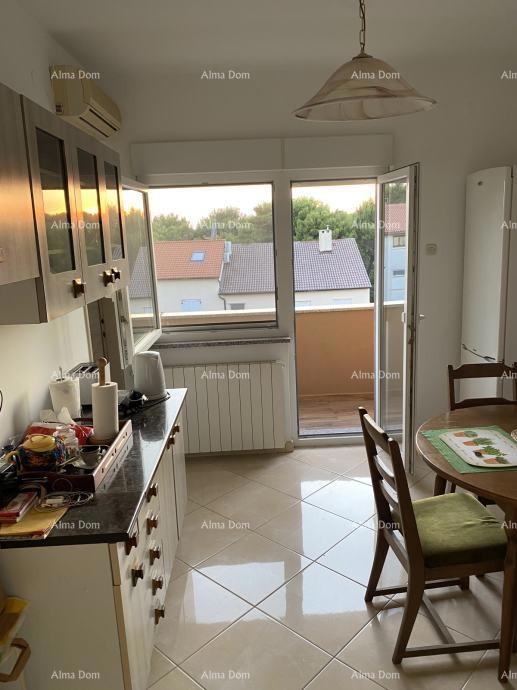 Pula – Hiša z dvema stanovanjski enotama, 50 m od morja