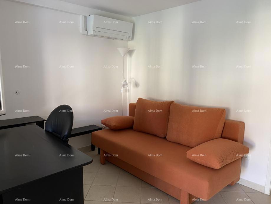 Pula – Hiša z dvema stanovanjski enotama, 50 m od morja