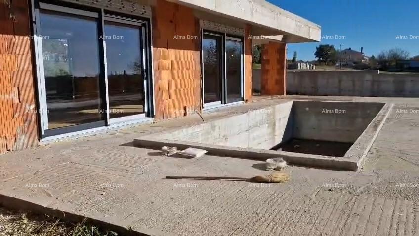 Kanfanar, moderna hiša v fazi Roh-bau