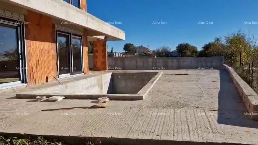 Kanfanar, moderna hiša v fazi Roh-bau