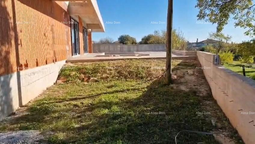 Kanfanar, moderna hiša v fazi Roh-bau