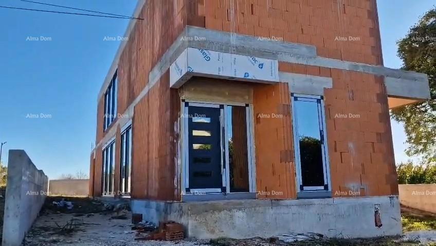 Kanfanar, moderna hiša v fazi Roh-bau