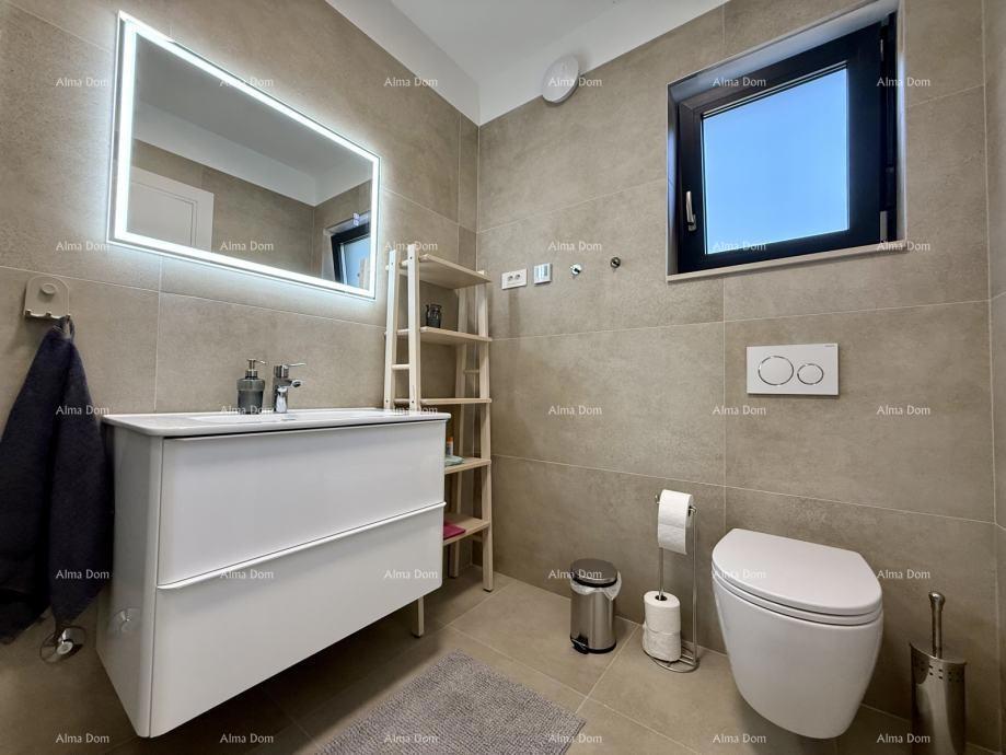 Moderna vila s bazenom, 218 m² – okolica Labina