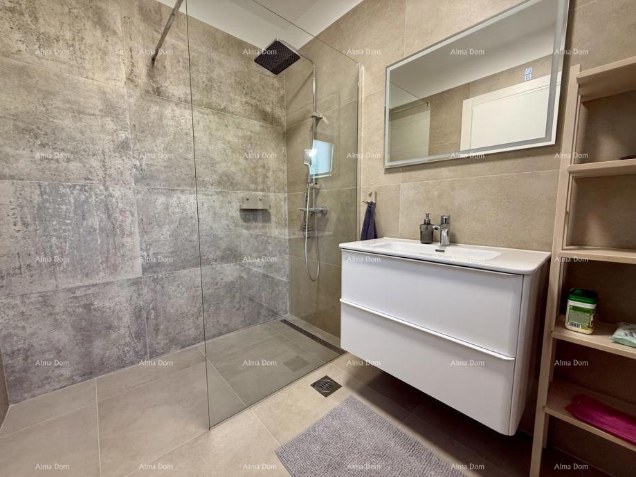 Moderna vila s bazenom, 218 m² – okolica Labina