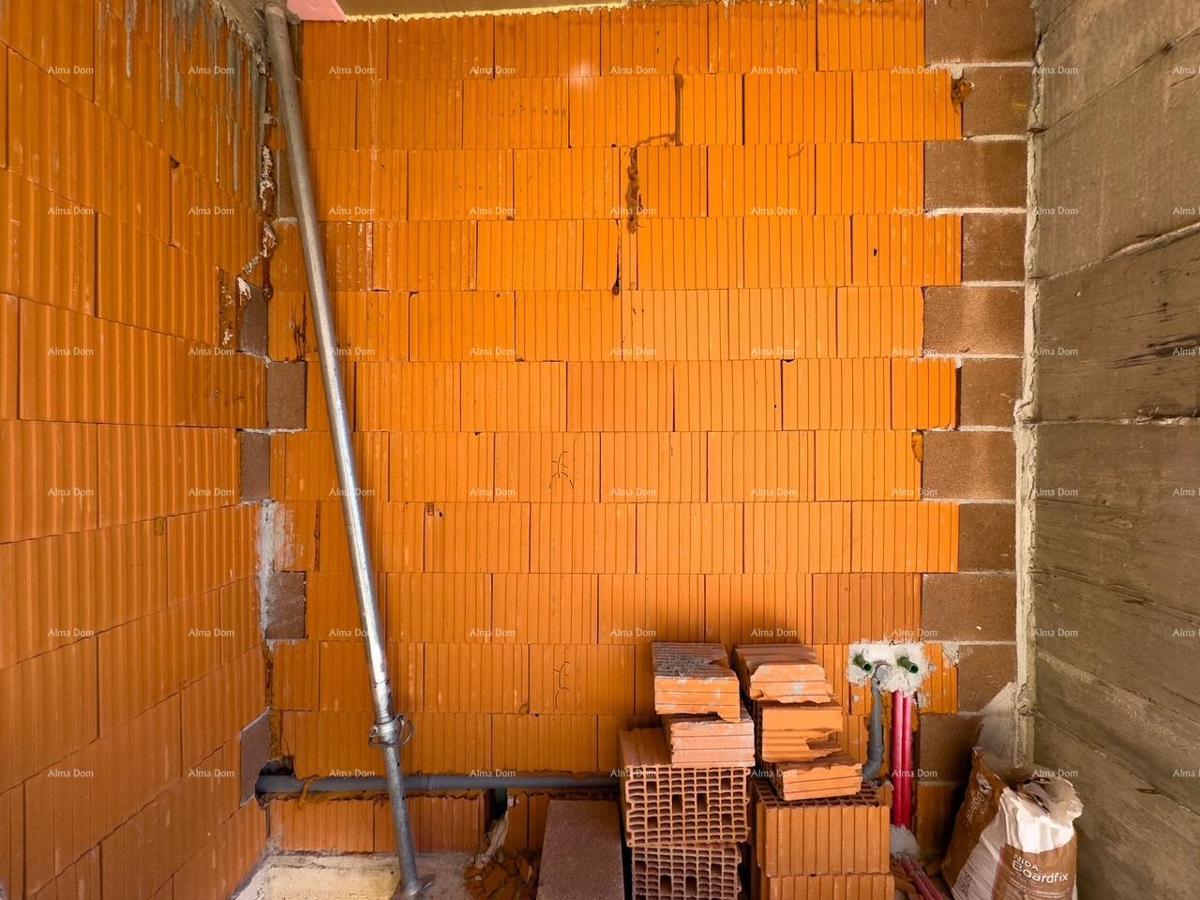 Na prodaj: Stanovanje v drugem nadstropju manjše stavbe!