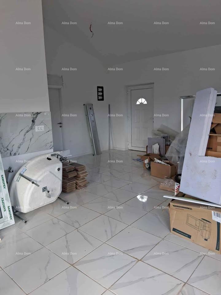 Nova hiša s bazenom v okolici Svetvinčenta