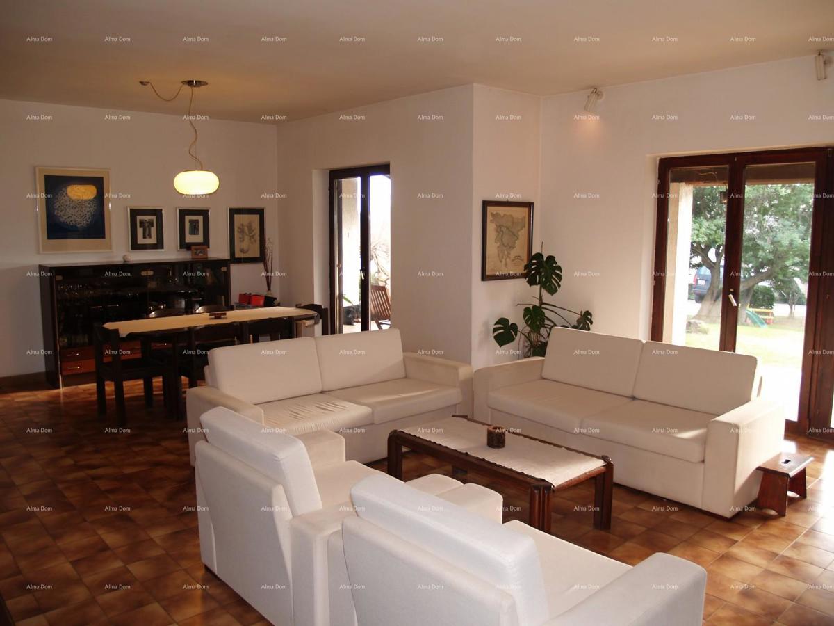 Ližnjan – Prostorna družinska hiša z velikim potencialom