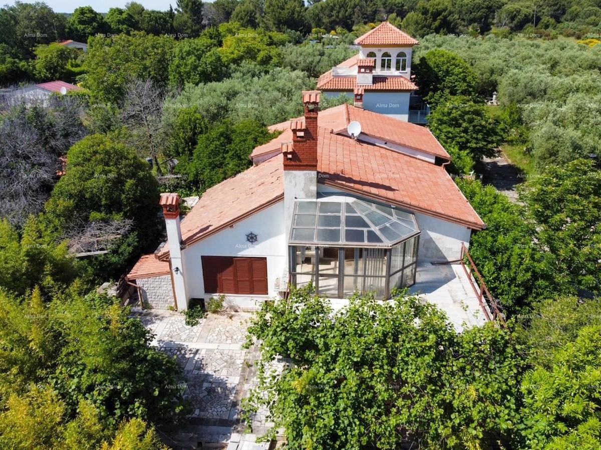 Popoln mir in potencial: nepremičnina s 12 spalnicami, bazenom in čudovitim pogledom na morje v Pomeru