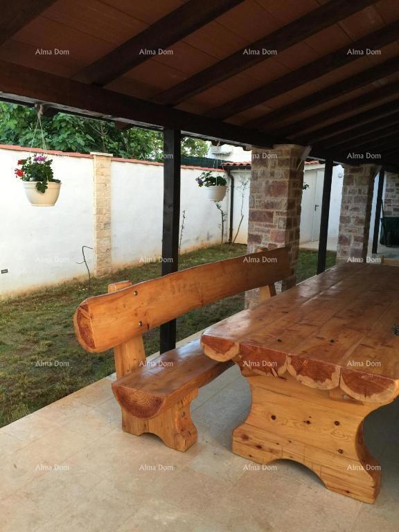 Prodaja - hiša s 4 stanovanji - okolica Višnjana!