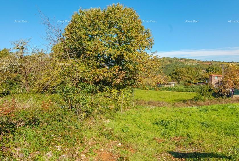 Prodaja - gradbeno zemljišče za gradnjo družinske hiše, Karojba!