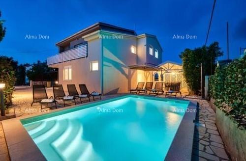 Prodaja kuće s bazenom i pogledom na more – Ližnjan