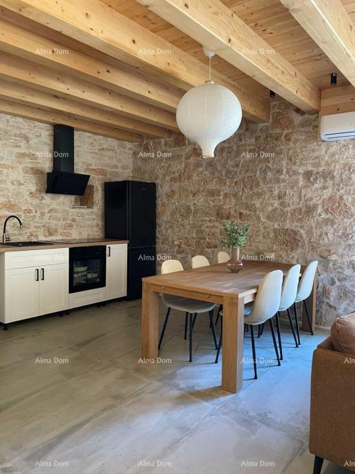 Vodnjan – avtohtona kamnita hiša, 96 m2