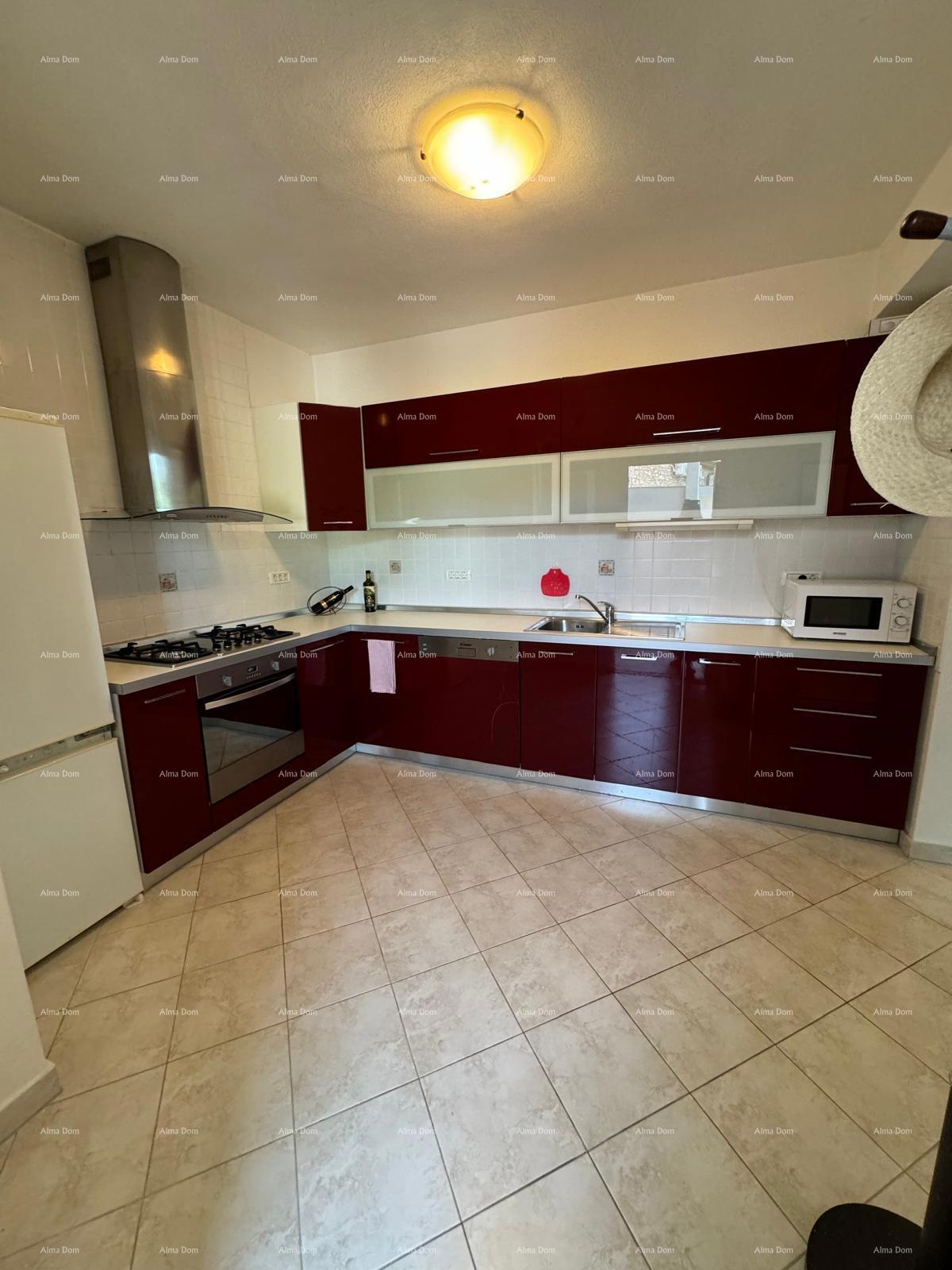 Hiša s pomožnim objektom. Medulin.