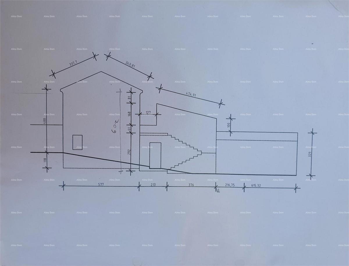 Hiša s pomožnim objektom. Medulin.