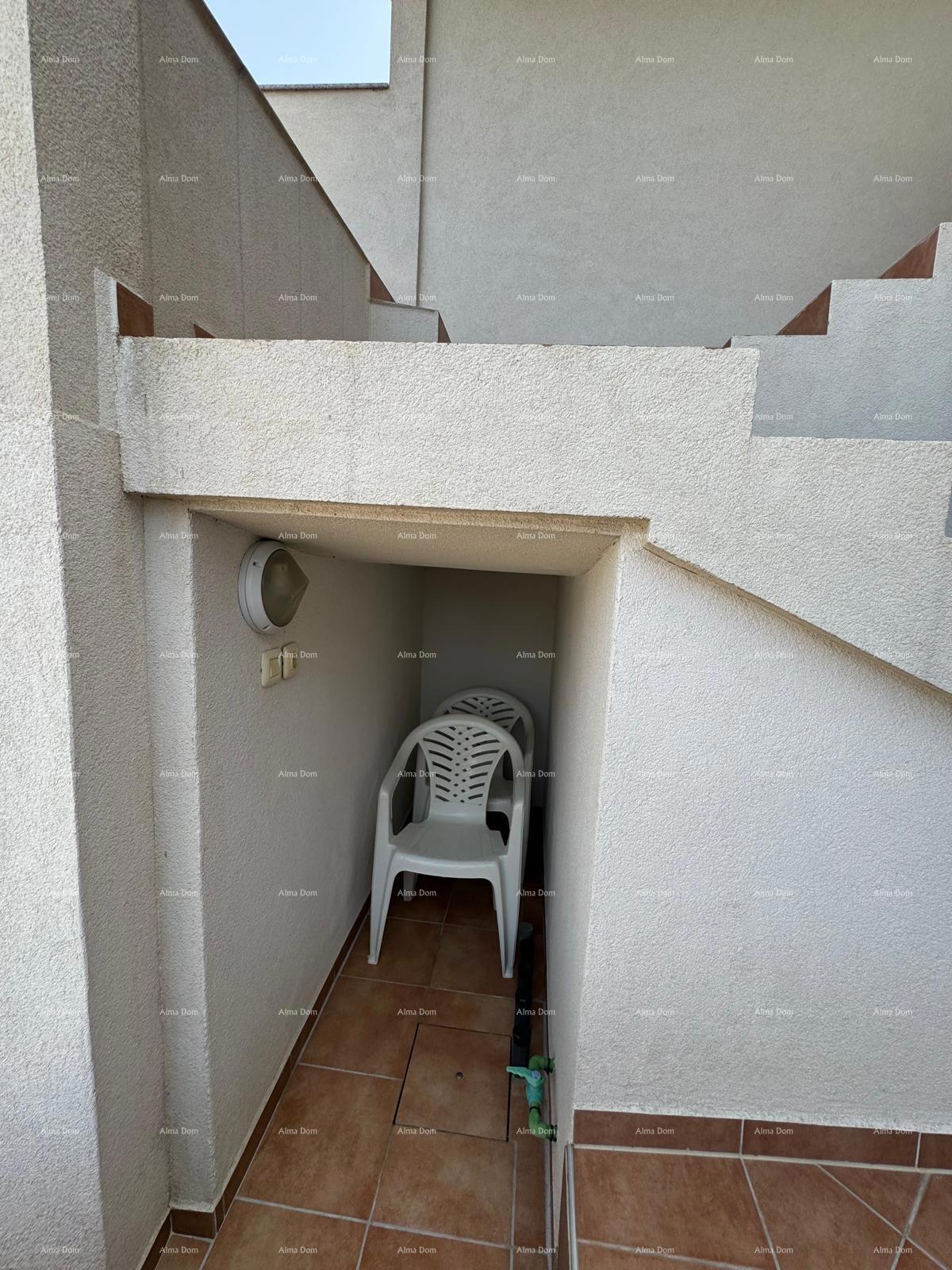 Hiša s pomožnim objektom. Medulin.