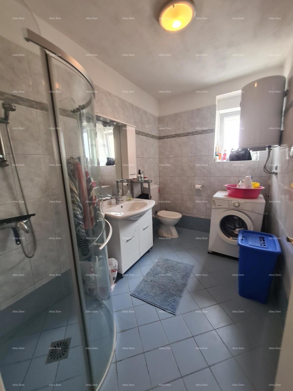 Hiša s pomožnim objektom. Medulin.