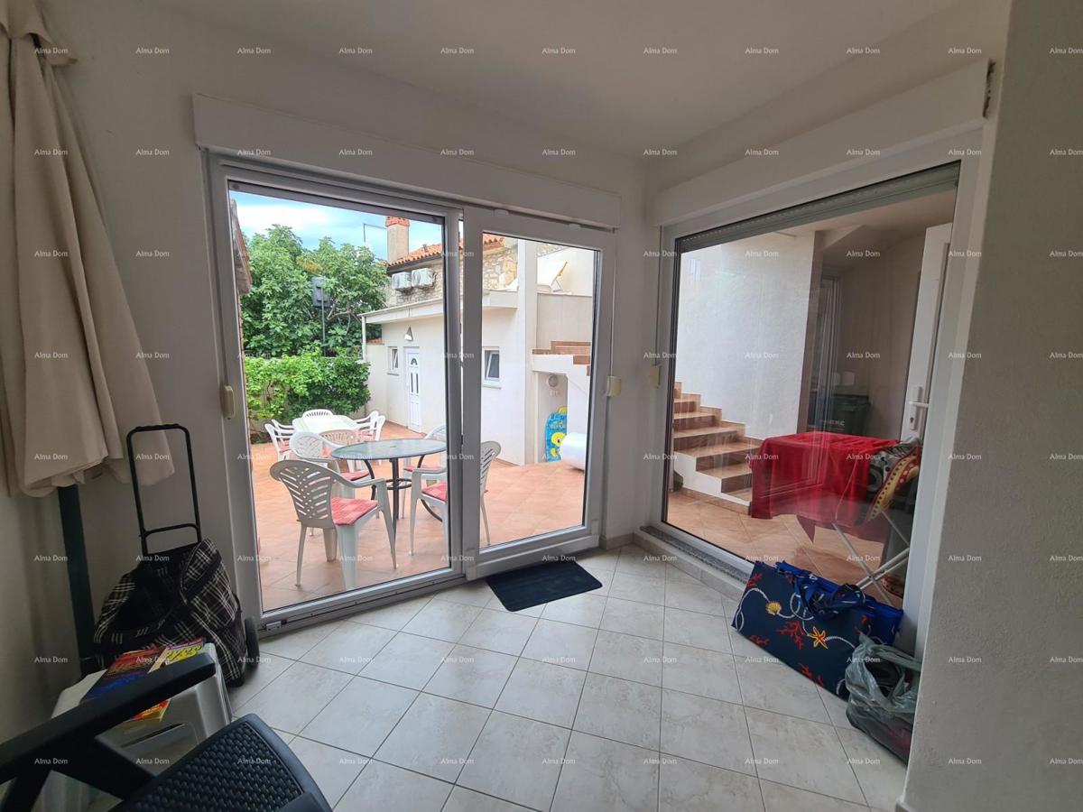 Hiša s pomožnim objektom. Medulin.