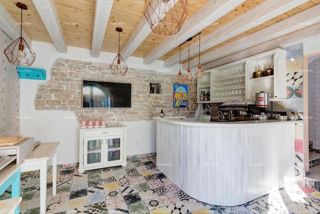 Prodaja - družinski hotel v srcu stare jedriške jedre, Fažana! 100 m od morja!