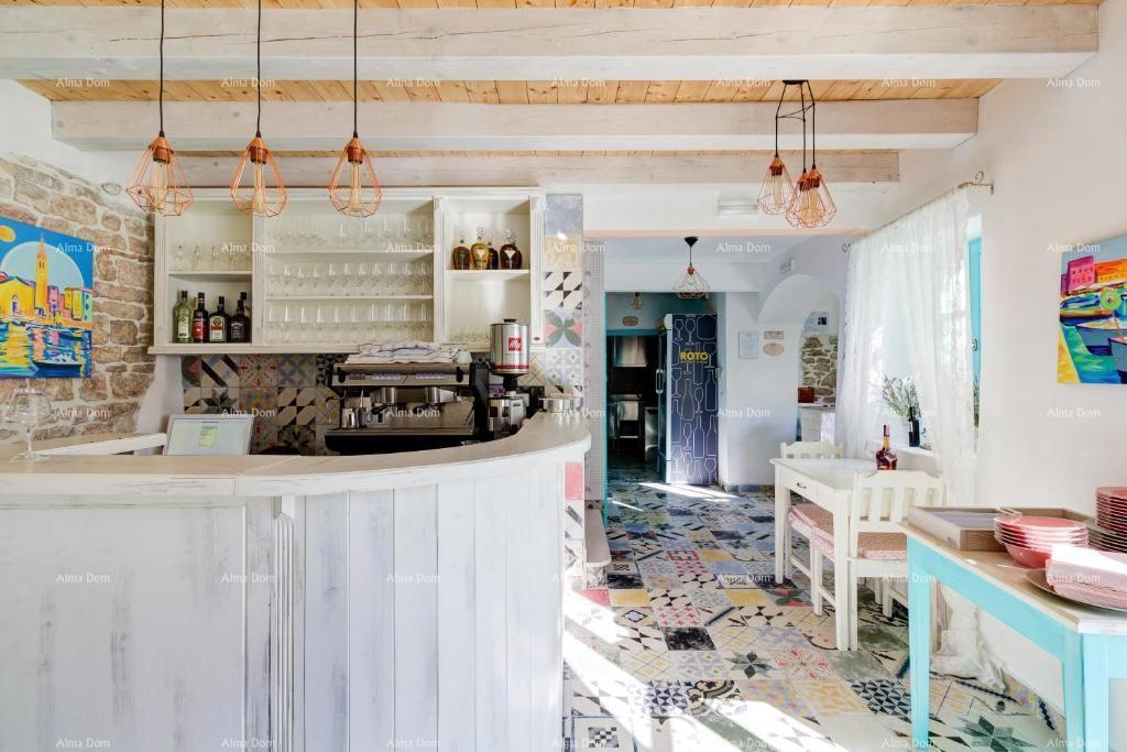 Prodaja - družinski hotel v srcu stare jedriške jedre, Fažana! 100 m od morja!