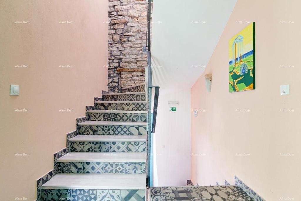 Prodaja - družinski hotel v srcu stare jedriške jedre, Fažana! 100 m od morja!