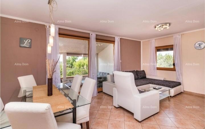 Prizemna hiša s bazenom na mirni lokaciji, Pula