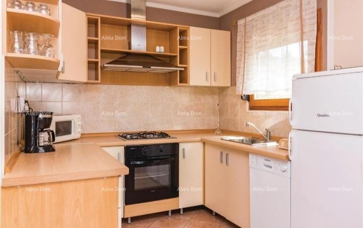 Prizemna hiša s bazenom na mirni lokaciji, Pula