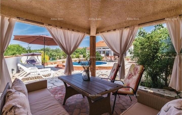 Prizemna hiša s bazenom na mirni lokaciji, Pula