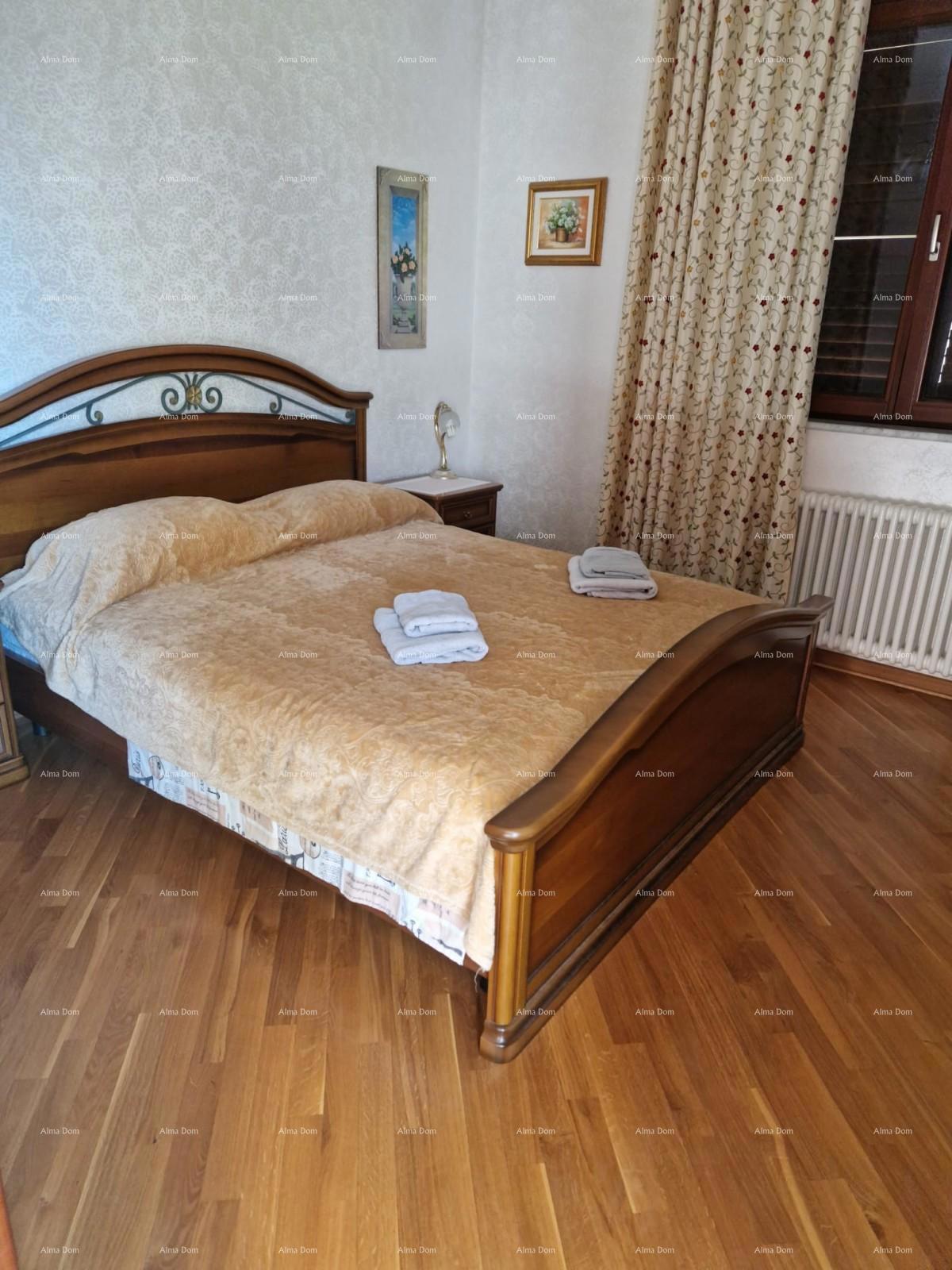 UMAG - Prostorna hiša z velikim vrtom, prva vrsta ob morju