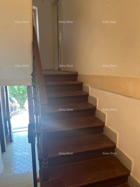 Šarmantna hiša v Vrsarju z možnostjo prenove blizu obale