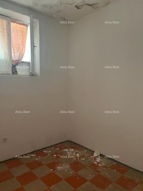 Šarmantna hiša v Vrsarju z možnostjo prenove blizu obale