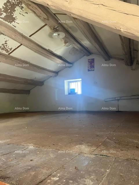 Šarmantna hiša v Vrsarju z možnostjo prenove blizu obale