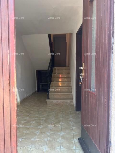 Šarmantna hiša v Vrsarju z možnostjo prenove blizu obale