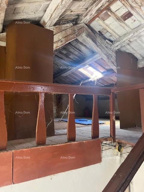 Šarmantna hiša v Vrsarju z možnostjo prenove blizu obale